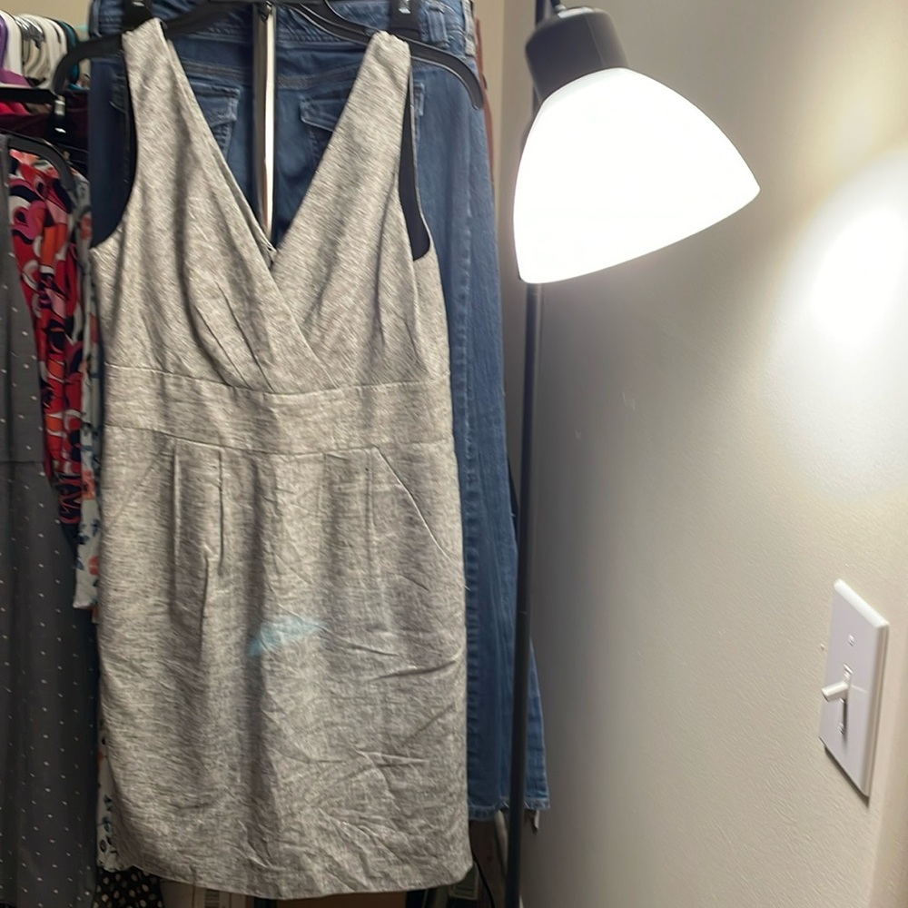 🛍️EUC LOFT Sleeveless Mini W/pockets 229